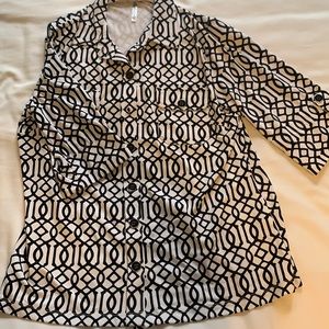Black & White Geometric Patterned Button-Down Top